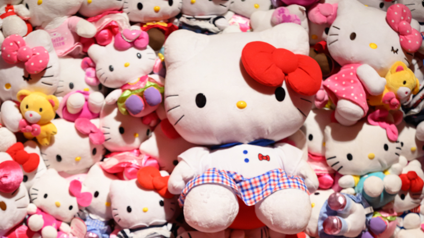 Hello Kitty 50岁 伦敦“可爱展”秀玲珑百面