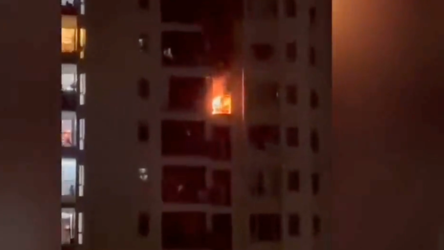 大年初一 广州小区烟花射入居民家 爆炸起火（视频）