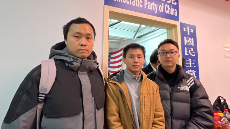 小粉紅明真相助萬人翻牆 全宿舍看新唐人