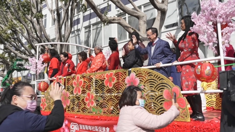 北加州奧克蘭新年遊行 官民同慶龍年