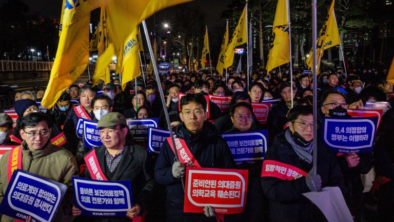 抗議擴招 韓國六千多醫生集體辭職