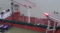 廣州一座大橋被船撞斷 公車墜落 已2死3失聯