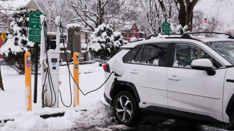 加拿大推電動車 分析：維修費高昂或漲保費