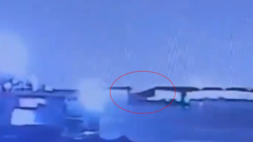 广州货船撞断大桥完整视频曝光 多车接连坠落