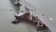 广州沥心沙大桥断裂 桥面坍塌 至少5人罹难