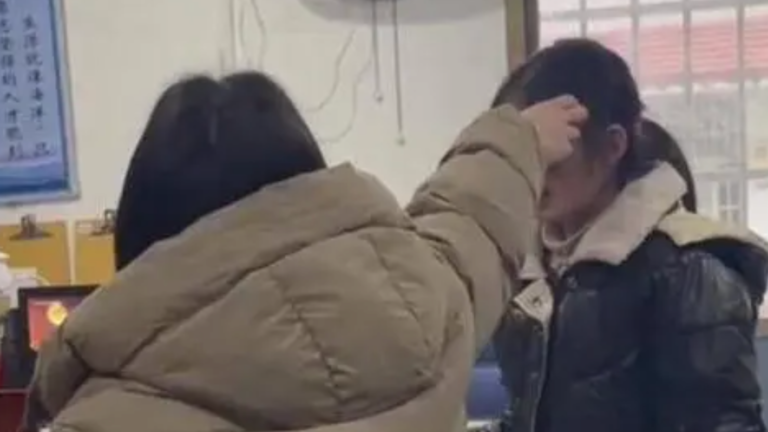 湘潭女教師打罵學生視頻曝光 拍攝者疑遭威脅