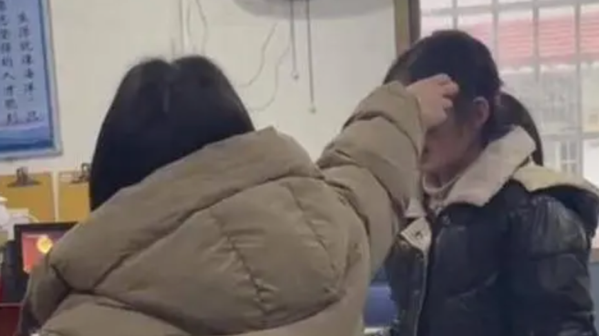 湘潭女教師打罵學生視頻曝光 拍攝者疑遭威脅