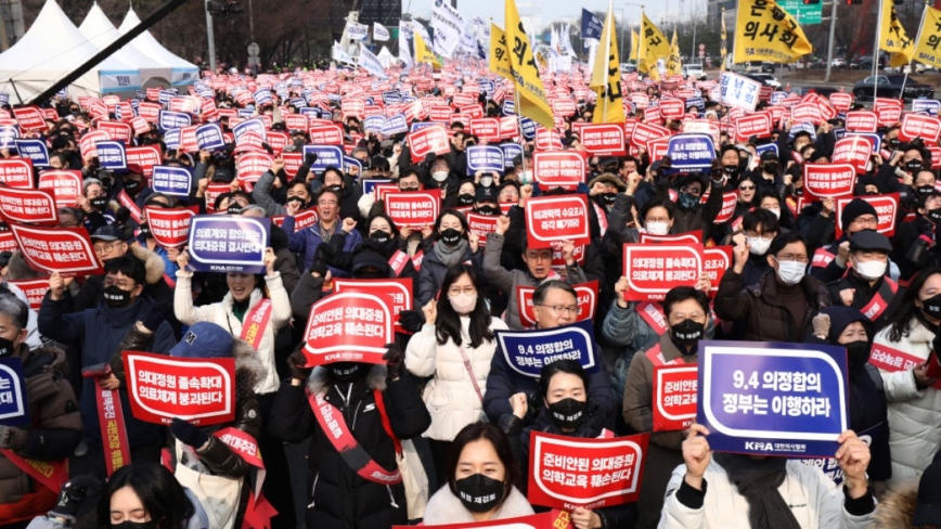 韩政府施压 准备吊扣7000名罢工实习医师执照