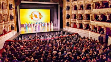 神韵捷克大爆满落幕 著名导演向艺术家深表敬意