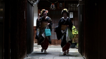 京都艺妓屡遭旅人狗仔式骚扰 祇园小巷将禁游客进入