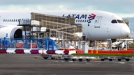 【財經簡訊】波音787空中急降 新西蘭爭取拿到黑匣子 比特幣突破7萬2千美元