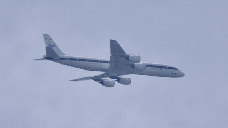NASA科研機再來台 航空迷過癮搶拍英姿