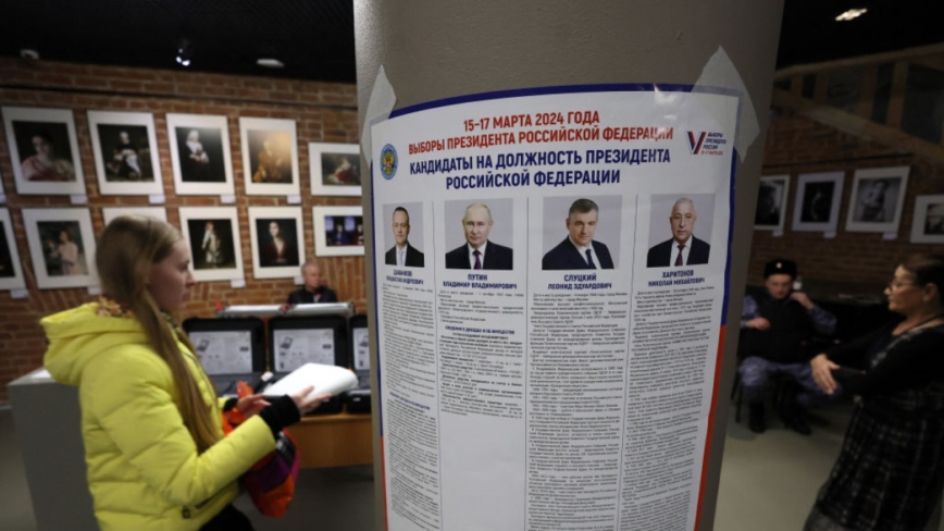 俄总统大选第一天 投票所遭掷汽油弹、倒液体、喊口号
