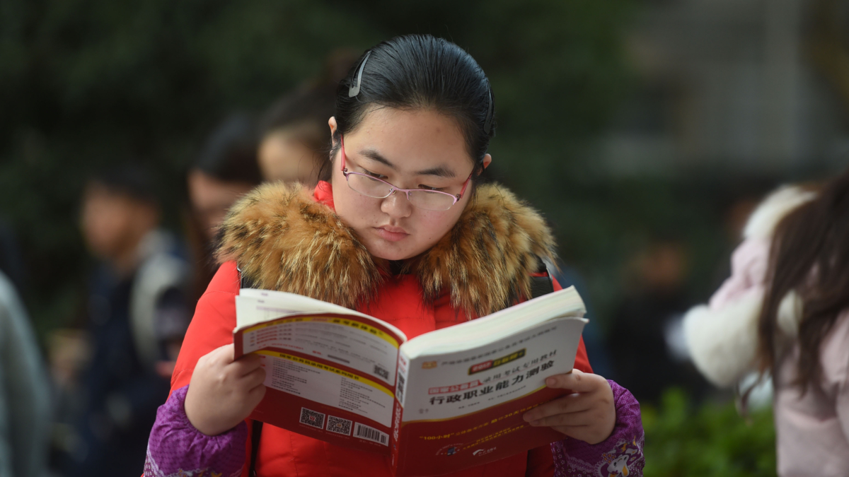 【禁闻】就业难 25省公务员联考567万人报名