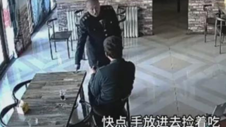 陝西收費站人員逼司機吃垃圾 引發熱議
