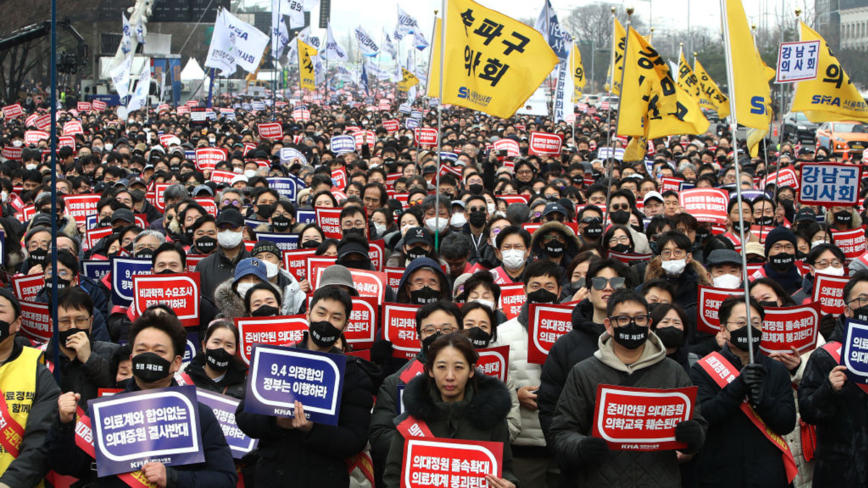 韓國醫生罷工擴大 醫學院教授集體辭職