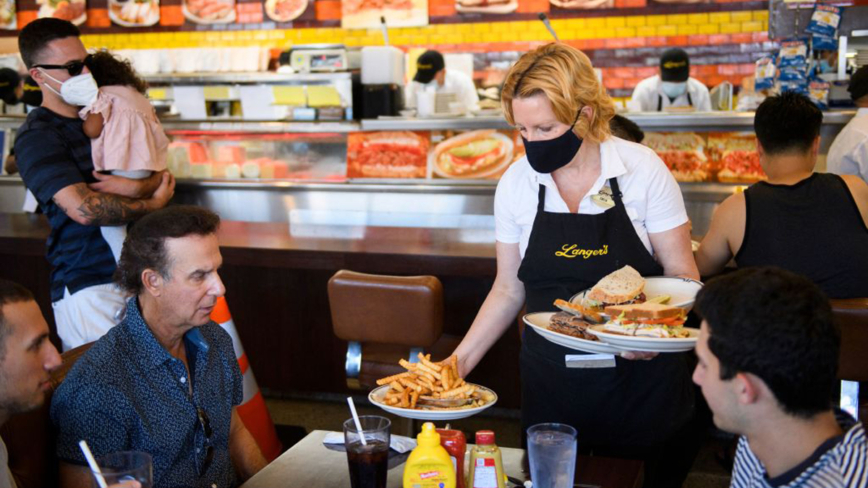 新最低工资法将生效 加州快餐业大裁员