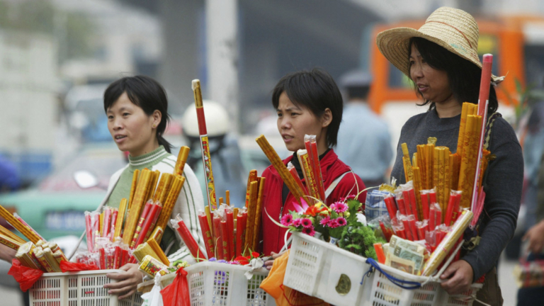 清明節臨近 中國多地禁售殯葬用品引批評