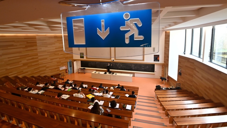 中共強化高校思想灌輸洗腦 師生抵觸
