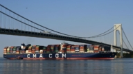 又一艘貨櫃巨輪突然失去動力 險撞紐約一座大橋