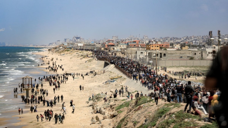 传检查关卡放行 大批加沙人沿海滨北返 以色列否认