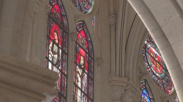 彩绘玻璃已装好 巴黎圣母院年底重新开放