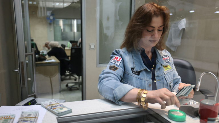 膽子超大 巴西女帶過世叔叔去銀行辦理貸款