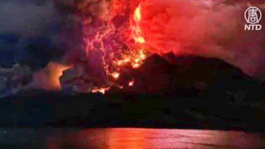 印尼火山大喷发 当局发海啸警报 万人撤离