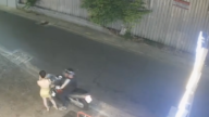中國女遊客在泰國街頭被劫 驚險視頻曝光