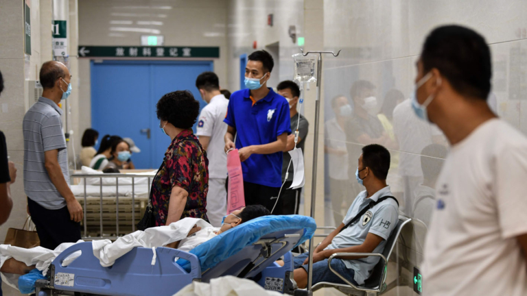 【新聞週刊】中國疫情持續 年輕人頻猝死 醫院禁提新冠