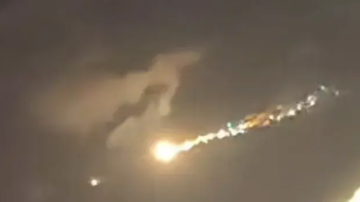 甘肃酒泉夜空惊现不明发光物 在空中爆炸（视频）