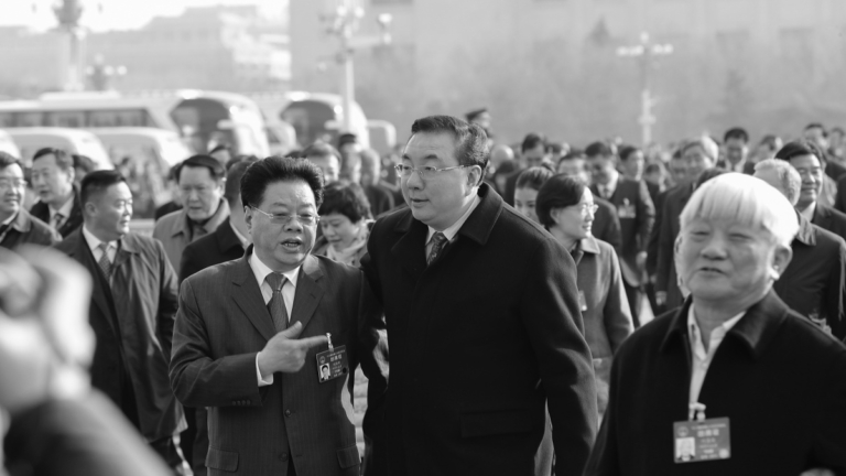 中共財政爆危機 公務員薪資少一半 搶著退休