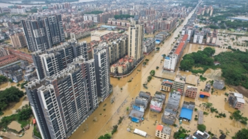 广东罕见洪灾淹没多地 数人死亡 北京现异象