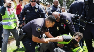 反犹抗议蔓延至加州大学 学生警方激烈冲突