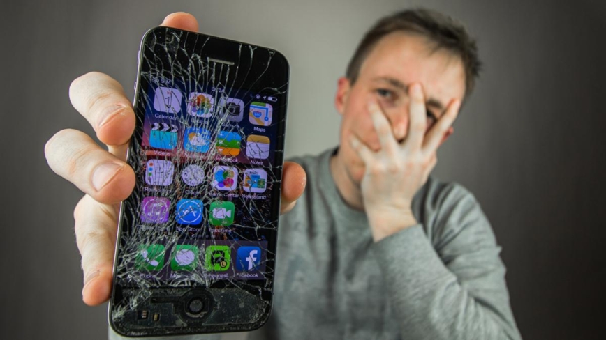 为何iPhone从飞机掉落完好 从台面摔下会坏