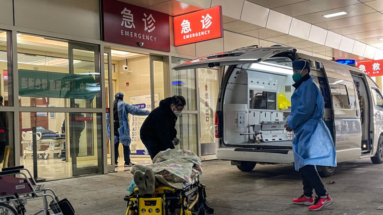 中國疫情持續蔓延 不斷有人猝死