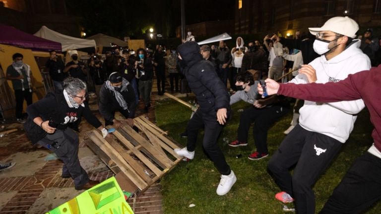 UCLA校園抗議上演全武行 週三課程全取消