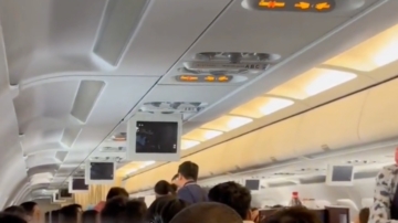 中国东航旅客突发疾病去世 现场视频流出