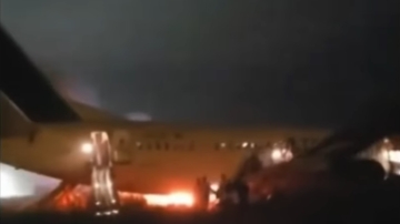 波音737频出事 在塞国冲出跑道 土耳其爆胎
