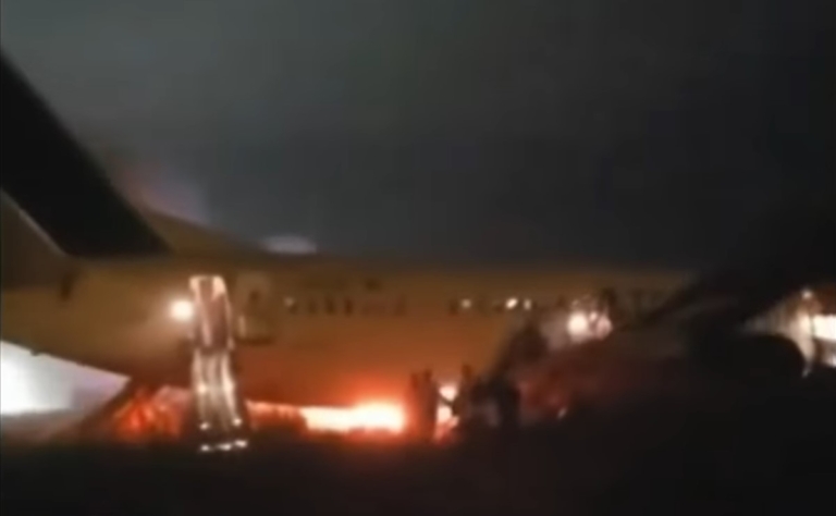 波音737頻出事 在塞國衝出跑道 土耳其爆胎