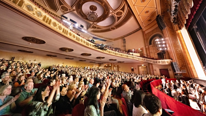 完美演出傳遞善的信息 神韻斯坦福首演爆滿