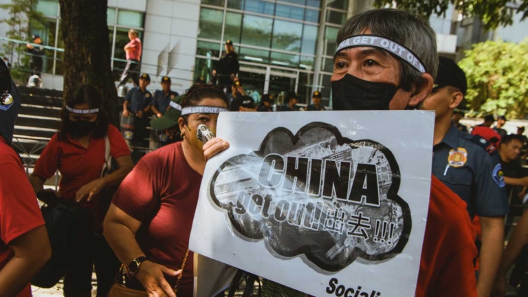 衝突升級 中共外交官涉傳假信息 菲律賓籲驅逐