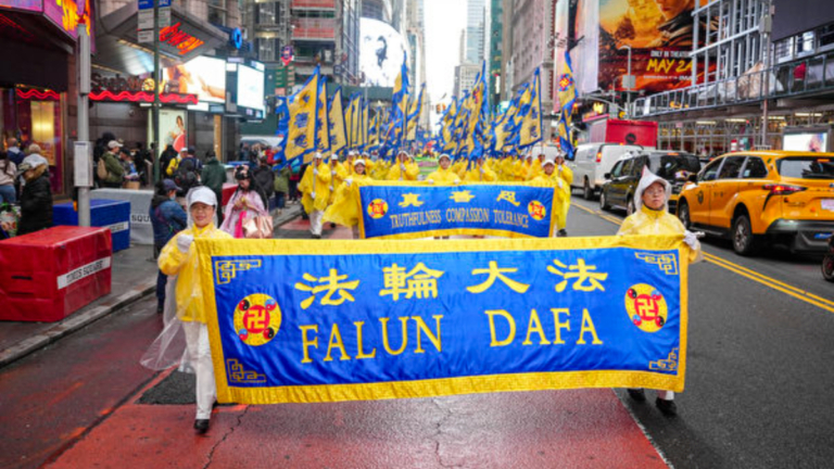 慶祝法輪大法傳世32周年 紐約數千人大遊行