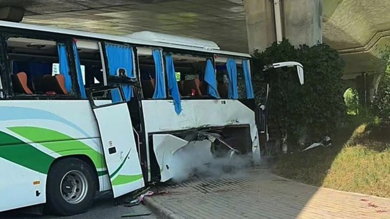 【新聞週刊】江蘇車撞大巴多人傷亡 遇難者母親：吿上北京