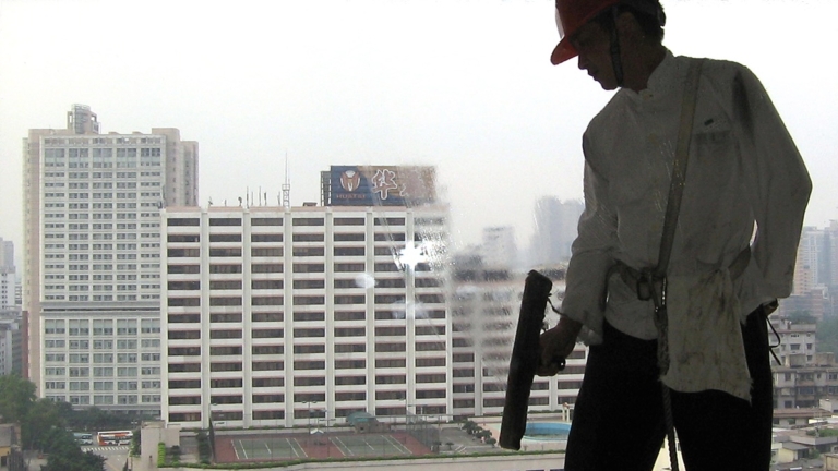 【短訊】房地產業瀕臨崩潰 中共擬令地方買未售屋