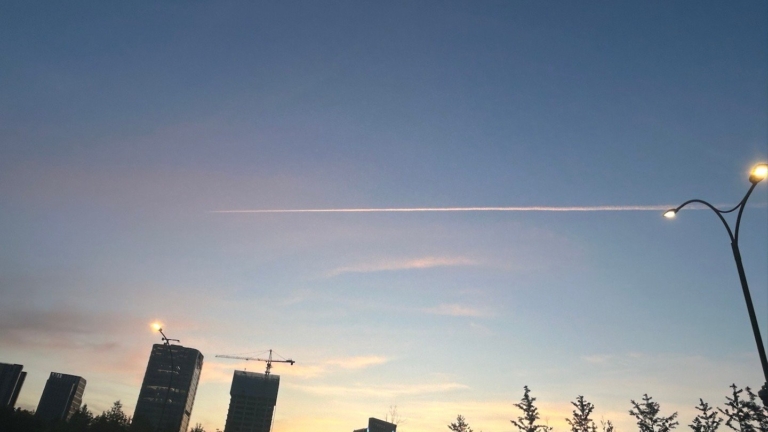 杭州上空現發光物 隕石墜落？（視頻）