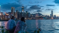 【中国一分钟】 全球富城排名中国下降2位 香港金融地位不再