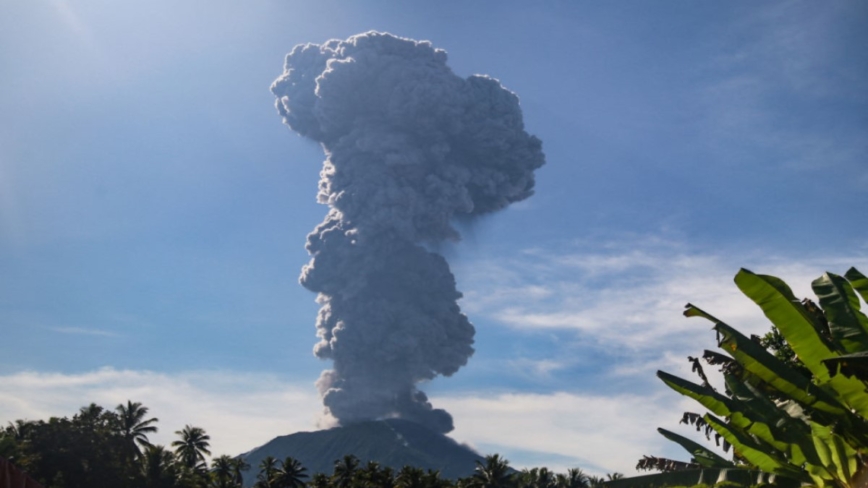 印尼伊布火山再喷发 当局疏散数百居民
