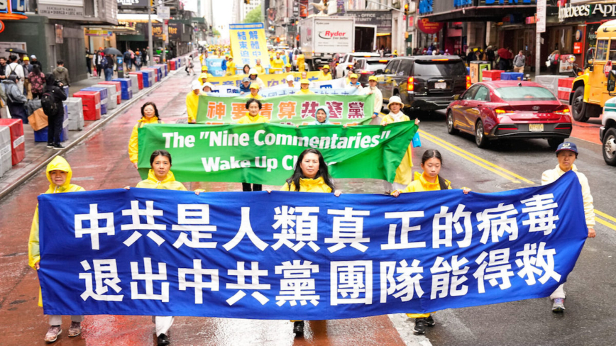 中共香港迫害民众 惊醒国人三退