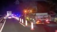 5月17日两岸扫描 京哈高速桥梁坍塌 现场吊车待命 民众受惊
